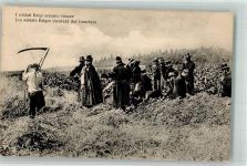Uniform Soldaten beim Anlegen von Schützengräben Bauer mit Sense Militär Belgien