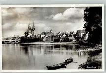 93047 W8400 Regensburg Foto AK Ruderboot vor der Donaubrücke mit dem Dom St. Peter