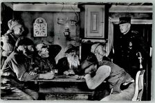 Polizeistunde in einem schweizer Gasthaus Hüttenstempel Weissfluh-Joch Polizei Foto AK
