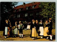 36275 W6437 Kirchheim , Hess Gebrauchsspuren Tracht im Schlosshof