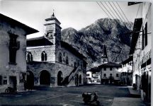 33010 Venzone - Piazza Umberto Rathaus