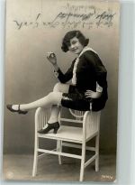 Nr. 7070/3 Junge Frau mit Zigarette zeigt Bein NPG 1920