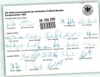 Die deutsche Nationalmannschaft Europameister Rückseite mit aufgedruckten Autogrammen Fußballmannschaft 1980 FOTO KEINE AK