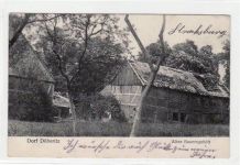 Dorf Döberitz mit altem Bauerngehöft. 1915 als Feldpost befördert, d.h. ohne Marke, da Soldatenpost gebührenfrei war. kleiner Knick an der rechten oberen Ecke , sonst gut erhalten.
