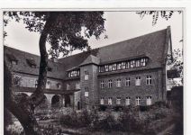 Fotokarte von Lehnin. Abgebildet ist Klausur mit Kreuzgang. Altersheim und Säuglingsheim des Diakonissenmutterhauses Luise Henriettenstift. Postalisch nicht befördert. Top Erhaltung.