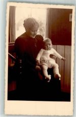 W7840 Müllheim , Baden Portrait Großmutter Kind Ort lt. Fotograf Baby