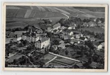 Hofmark-Thyrnau im Bayerischen Wald. Original-Fliegeraufnahme gelaufen. leichte Abschürfungen, leichter Knick unten rechts, kleiner Riss am Rand unten, leicht fleckig, sonst gut erhalten