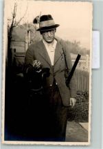 Jäger Gewehr erlegtes Wild Gamsbart am Hut Jagd Privatfoto AK