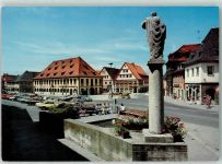 96215 W8620 Lichtenfels , Bay - Marktplatz mit Brunnen Auto VW Käfer