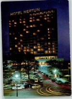 18055 O2540 Warnemünde Foto AK Hotel Neptun Nachtaufnahme