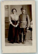 Soldat mit Frau Privatfoto AK Militär Gebrauchsspuren