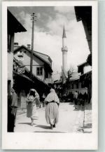 Straßenszene vor einer Moschee Arab. Volkstyp Privatfoto AK