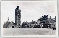 27130 Verneuil-sur-Avre - La place et l Eglise de la Madeleine