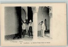 Casablanca - Le General Drude visite les blesses
