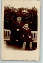 Kinder in Uniform