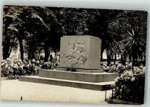 Helsinki Helsingfors Kriegerdenkmal in einem öffentlichen Park Kriegerdenkmal Privatfoto AK