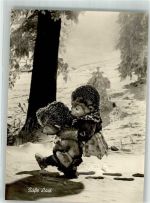 Mecki trägt Igelfrau durch den Schnee Diehl-Film 56 Mecki Foto AK