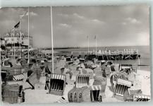 25938 W2270 Wyk auf Föhr Foto AK Strand mit Strandhotel und Seebrücke