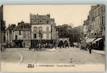 77300 Fontainebleau - Rathausplatz Oldtimer
