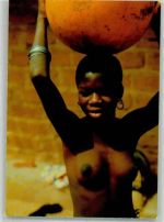 Junge barbusige Afrikanerin Schwarzafrikan. Erotik Foto AK