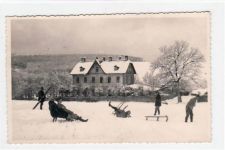 Wien Kalksburg mit Gasthaus " Zum Jägerhaus " im Winter gelaufen, mit Stempel von 1954, Marke entfernt. Gute Erhaltung.