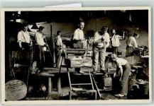 W8372 Zwiesel Glasmacherleut bei der Arbeit Bayer. Wald Glasbläser 1934 Foto AK