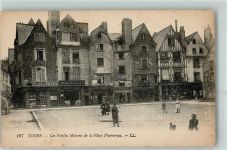 37000 Tours - les Vieilles Maisons de la Place Plumereau