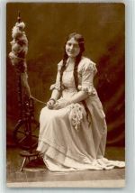 Lucia Devora Spinnrad Theaterschauspieler 1924