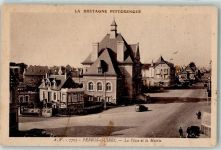 22700 Perros-Guirec - La Place et la Mairie Auto