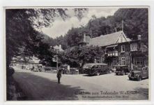 Gasthaus zum Trusentaler Wasserfall mit Onibus davor gelaufen und Bahnpoststempel von ca. 1940. Leichter Stempeldurchdruck, Ecken mit Albumabdrücken, Rückseite leicht stockfleckig, sonst gut erhalten.