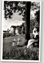 83313 W8227 Bad Adelholzen , Kr Traunstein, Oberbay Foto AK Nonnen im Park vor dem Krankenhaus