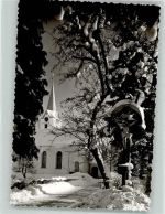 88171 W8999 Simmerberg FOTO KEINE AK Kirche Wegekreuz Flurkreuz Winter Schnee Ort handschriftlich Foto Original aus Archiv eines Ansichtskartenverlags