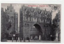 Neubrandenburg mit Treptower Tor. Postalisch gelaufen mit Poststempel 7.10.1908. Rückseite leicht fleckig kleiner Knick an der oberen rechten Ecke