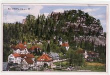 Oybin mit Teilansicht und Berg. Feldpost, mit Stempel von 1942. Leichter Stempeldurchdruck, kleiner Knick unten rechts, sonst gut erhalten.