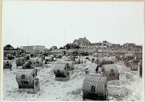 27472 W2190 Duhnen FOTO KEINE AK Foto montiert auf Karton Strand mit Kurmittelhaus Fotograf Otto Schulze