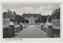Oranienbaum mit Ansicht vom Schloß gelaufen von 1940. Knick auf der rechten Seite durch die Karte. Kleine Knicke oben rechts.
