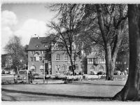 Bergisch Gladbach. Blick auf Rathaus und Marktplatz gelaufen kleiner Knick oben links, leichter Schrift- und Stempeldurchdruck, sonst gut erhalten