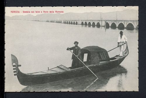 AK Venedig, Italien um 1910 Gondel vor Ponte Ferrovia