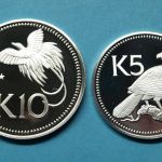 Papua-Neuguinea 1975 5 + 10 Kina Würgadler und Paradiesvogel PP