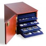 Leuchtturm Münzkabinett für 10 Tableaus im L-Format, mahagonifarben 344974 Neu