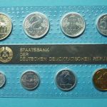 DDR KMS 1988 1 Pfg. - 5 Mark Brandenburger Tor ST eingeschweißt ST