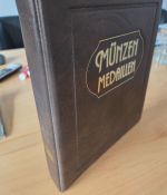 Münzalbum Braun, gebraucht mit 16 Münzhüllenje 24 Münzen bis 35 mm