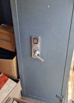 Lagerbestand in über 100 Karton + 2 Tresore  kein Versand