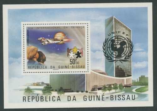 Guinea-Bissau 1979 Jahr des Kindes Raumfahrt Block 140 A postfrisch (C28811)