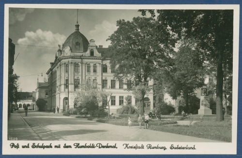 Rumburg Post und Schulpark Humboldt-Denkmal, ungebraucht (AK3101)