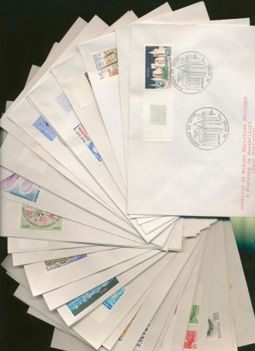 Frankreich 1976/77 35 verschiedene FDC (XL5422)