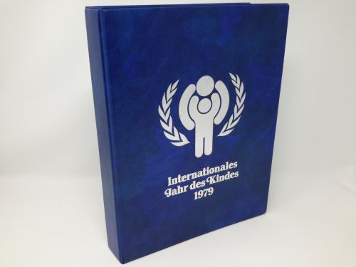 PHILSWISS Ringbinder Int. Jahr des Kindes, 4-Ring-Mechanik blau gebraucht (Z649)