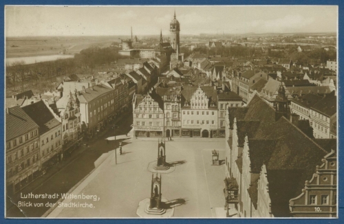 Lutherstadt Wittenberg Marktplatz v. der Stadtkirche Foto, gelaufen 1930 (AK297)