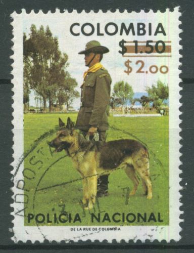 Kolumbien 1977 Nationalpolizei Polizist mit Schäferhund 1325 gestempelt