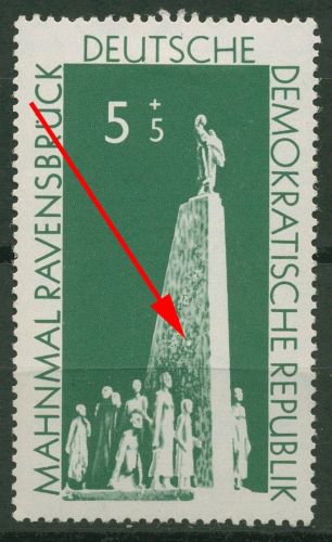 DDR 1957 Aufbau nationaler Gedenkstätten mit Plattenfehler 566 F 17 mit Falz